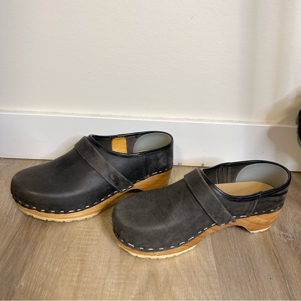 ◾️TSK Canada Black Wooden Clogs